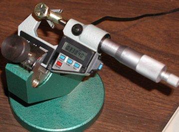 Mitutoyo Thread Micrometer connected to DP-1